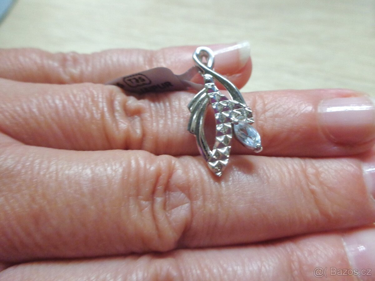 Ag přívěsek s modrým topazem