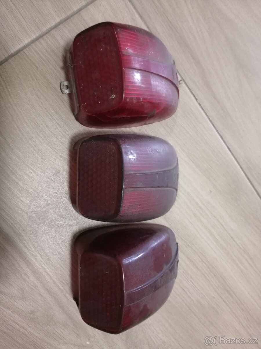 Zadni kryty svetel na Jawa.