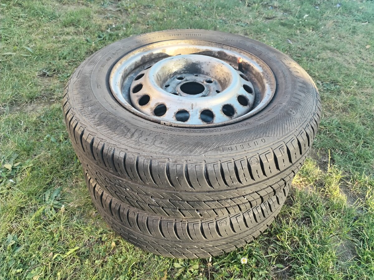 Prodám 2ks ocelových disků s letními pneu 175/70 R13