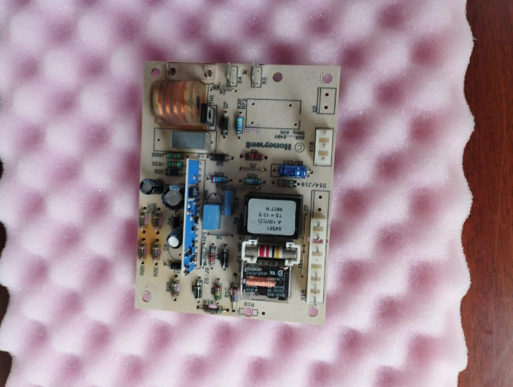 Prodám ovládací zapalovací automatiku