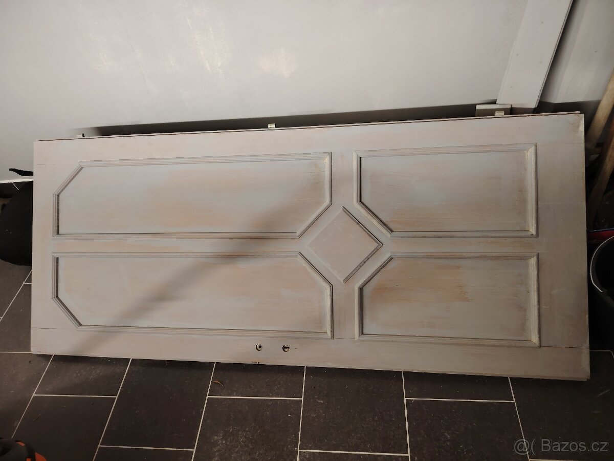 Celodřevěné dveře 80 levé.