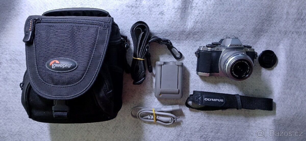 Olympus OM-D E-M10 a objektiv 14-42mm m4/3