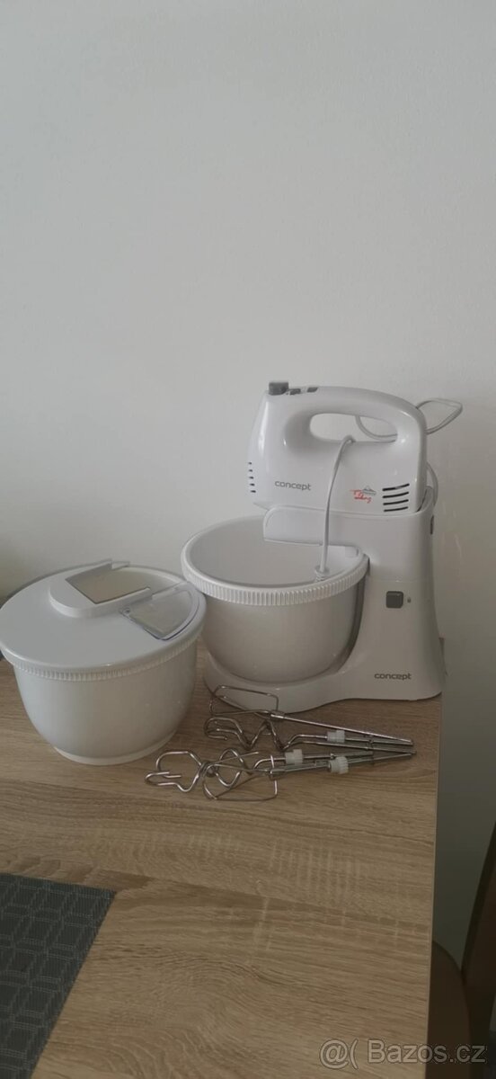 Šlehač s mísou i háky na hnětení