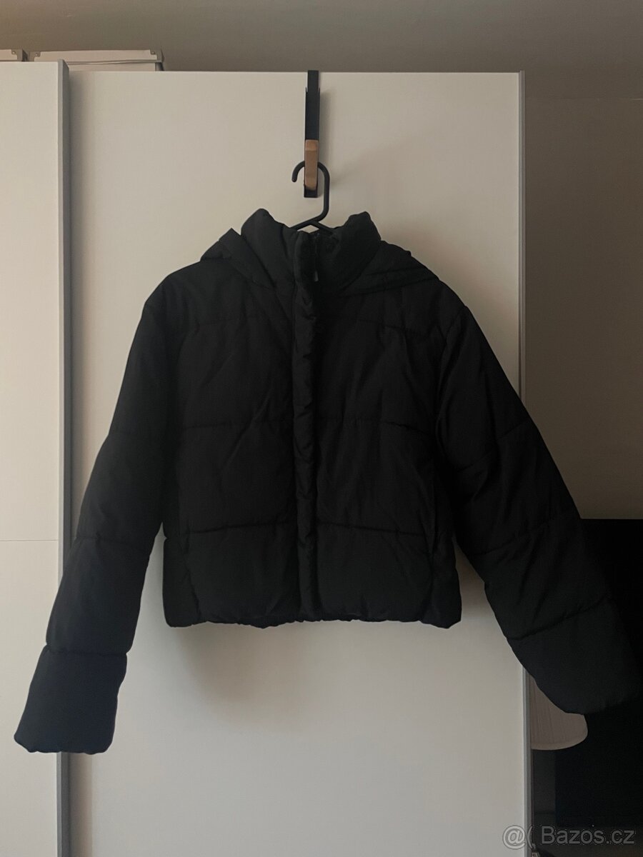 Zimní puffer bunda s kapucí