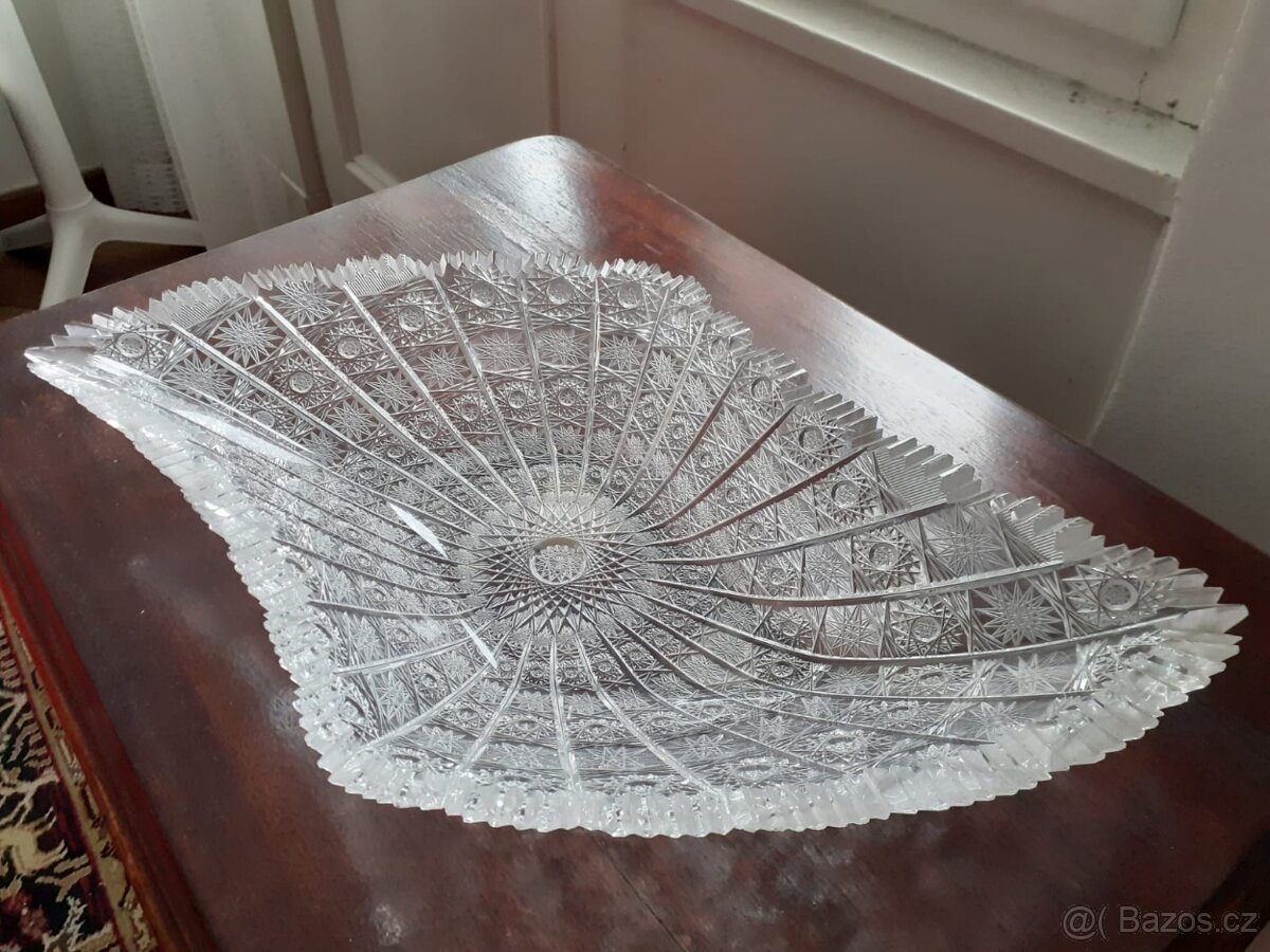 Mísa bohatě ručně broušená