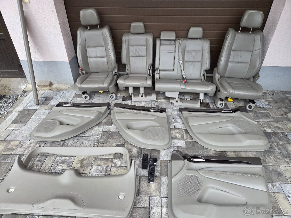kompletní interiér Jeep Grand cherokee