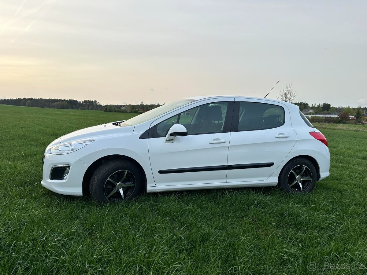 Peugeot 308,1.4i 72kW,6/2013,pouze 74tkm,nové ČR,1. majitel