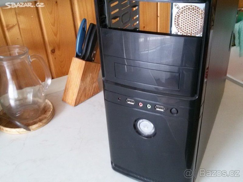 midi a mini počitačová skřiň