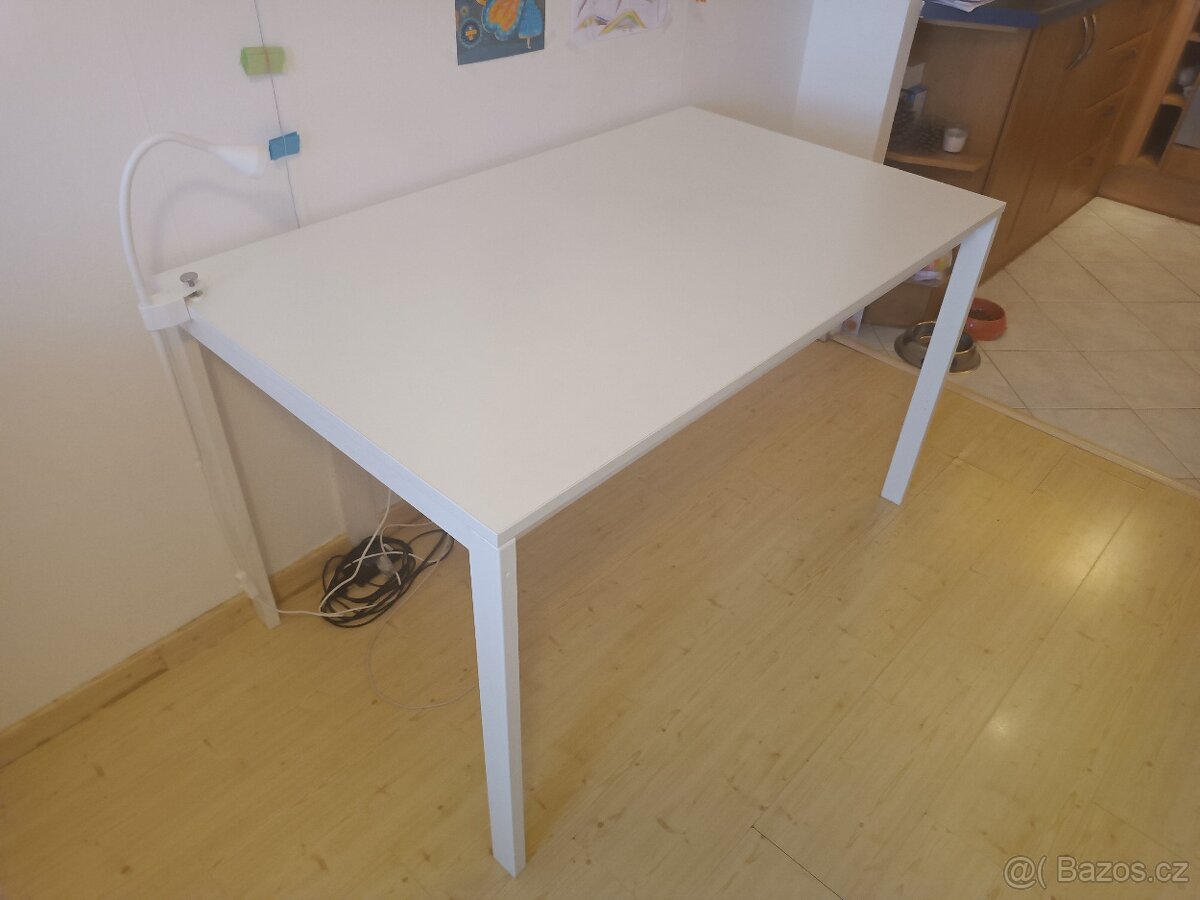 Prodám jídelní stůl