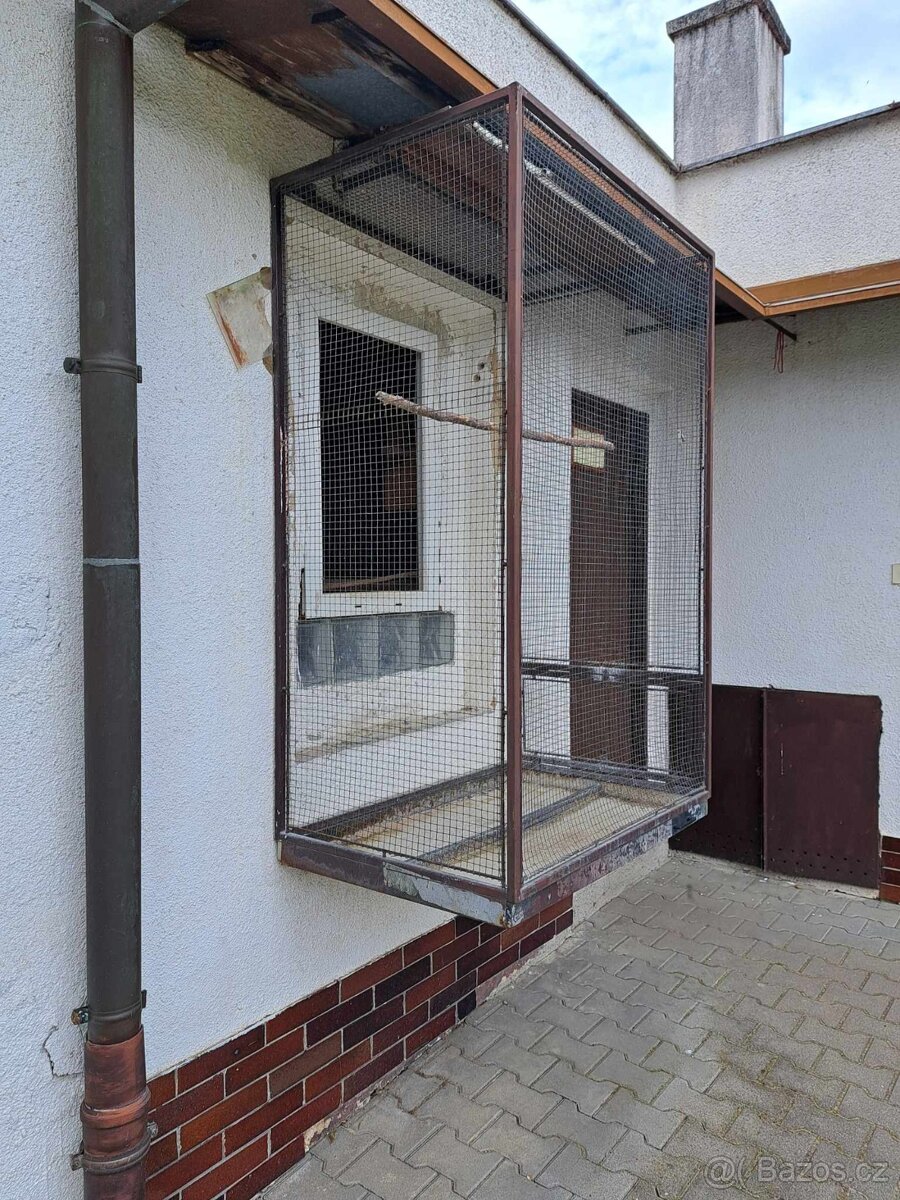 Speciální závěsná voliera na okno