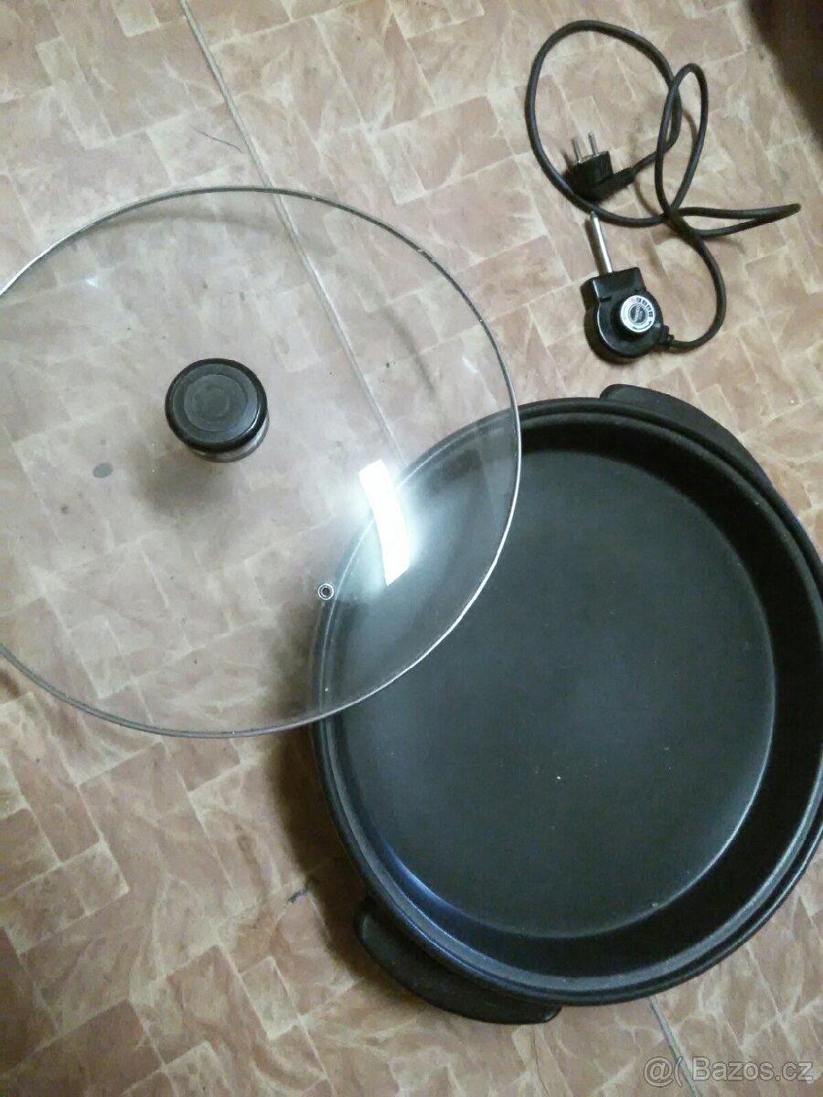 Elektrická pánev + hrnce