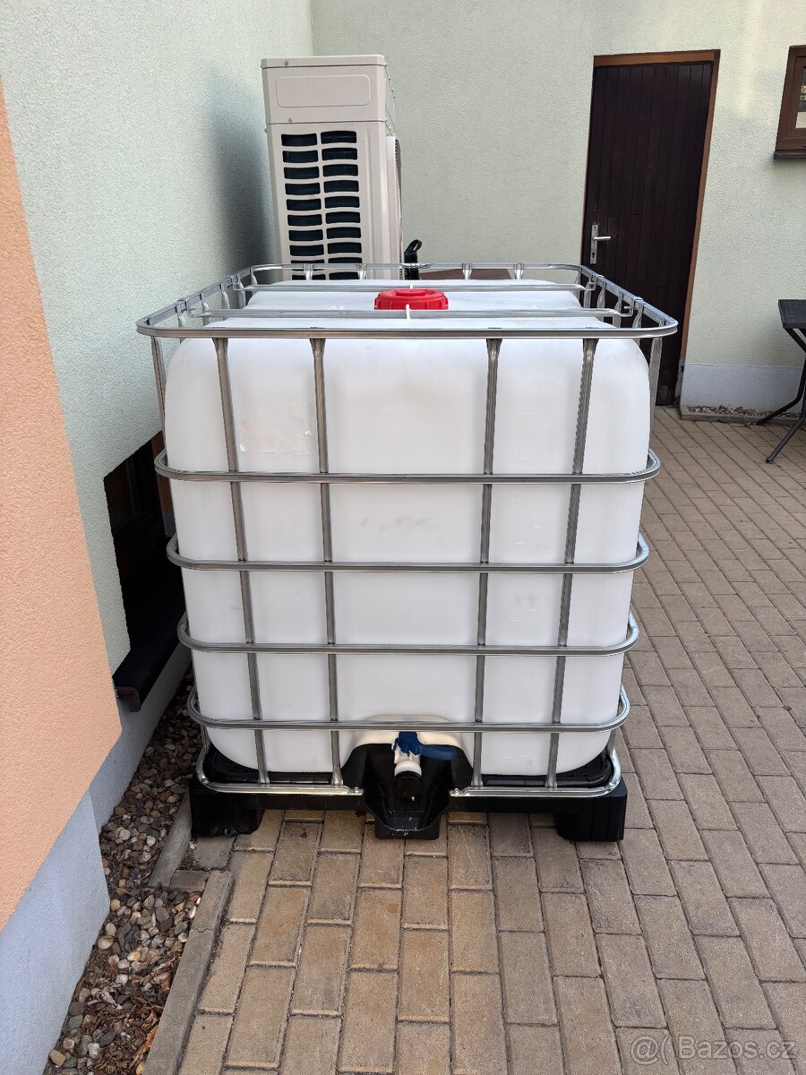 Nádrž na vodu IBC kontejner 1000l