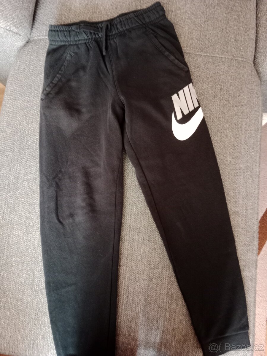 Tepláky Nike, Adidas