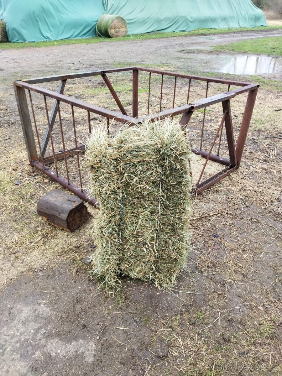Malé balíky sena