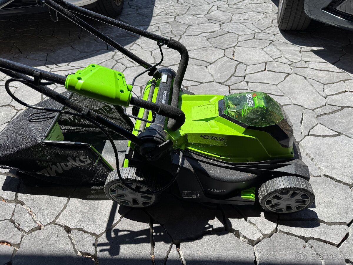 Zahradni sekacka Greenworks G-Max
