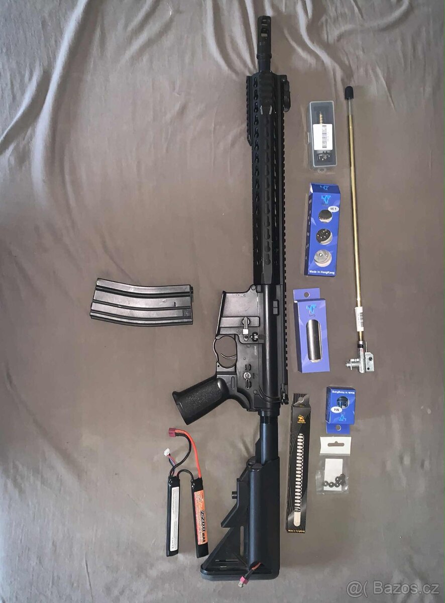 Airsoft zbraň AR-15 (jako nová)