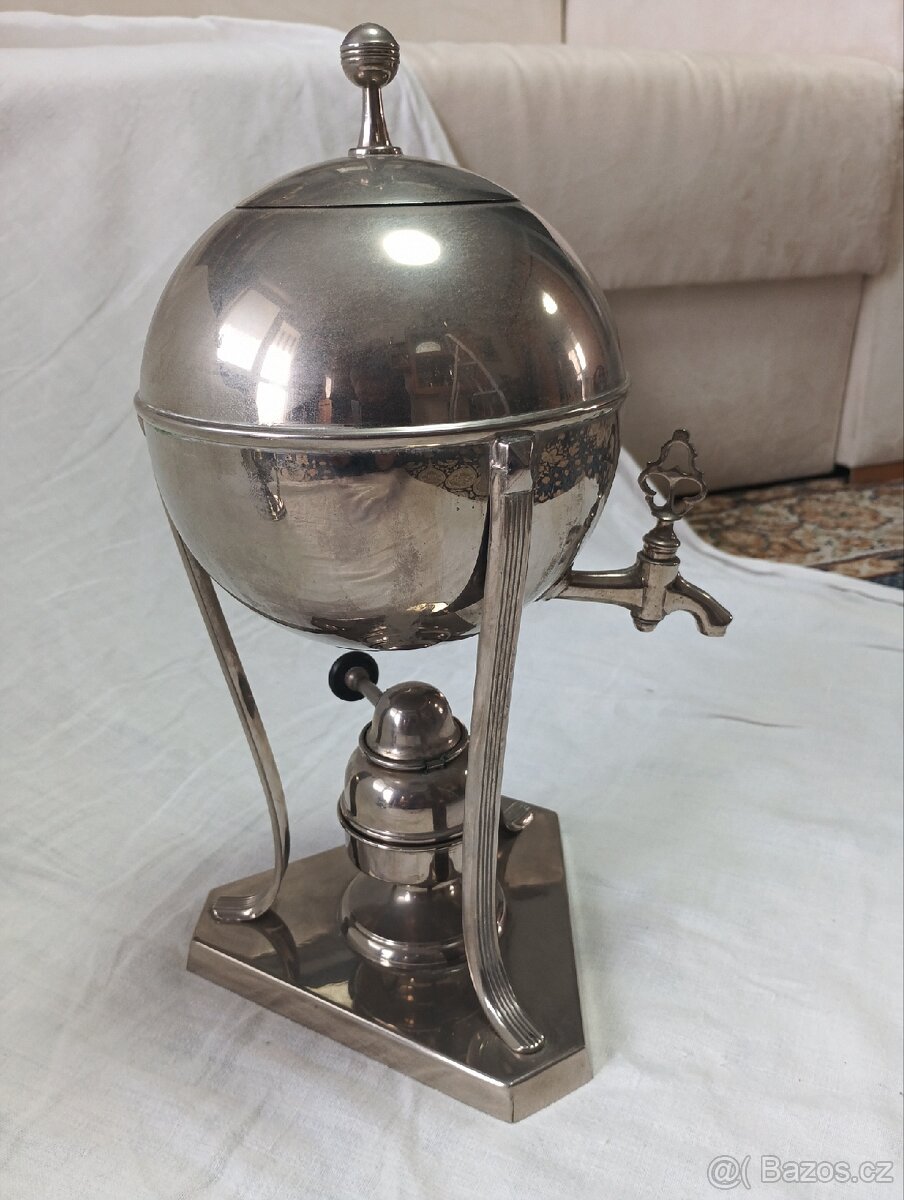Starý samovar vídeňského typu.