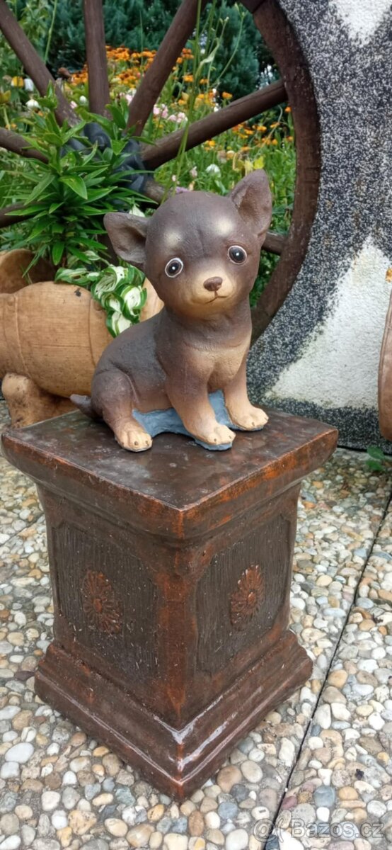 Zahradní dekorace- Soška Čivava 1