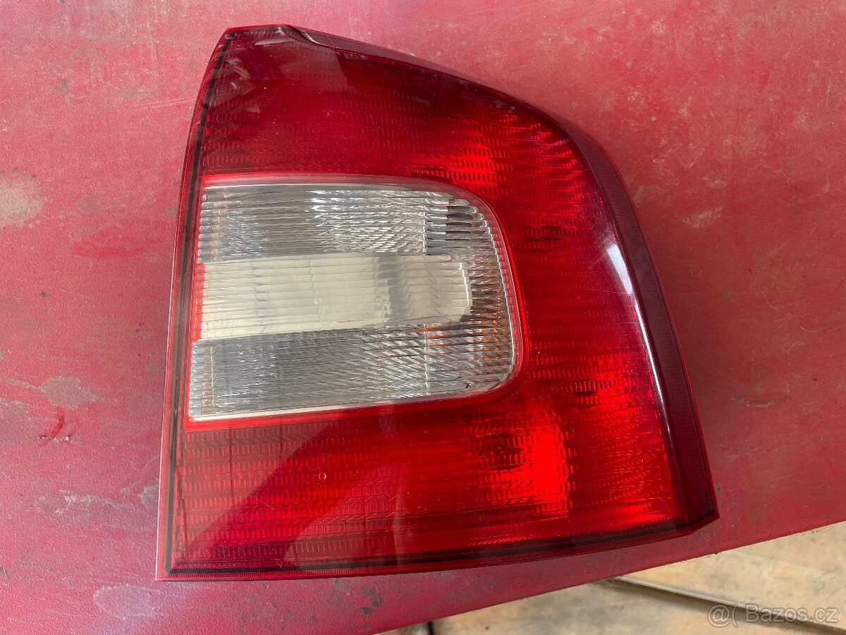 Pravé zadní světlo - Škoda Octavia 2 combi FL