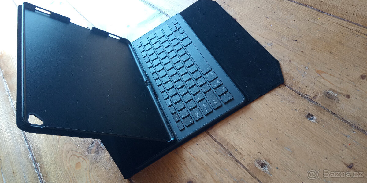 Pouzdro s BT klávesnicí