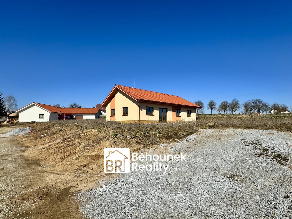 Nový RD, velká zahrada, tepelné čerpadlo a fotovoltaická el.
