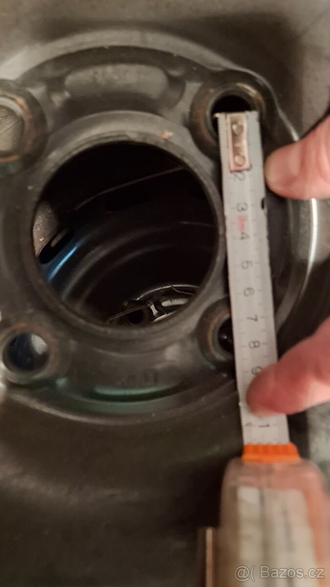 Zimní pneu s disky 195/60 R15 vzorek 5 mm FORD TOURNEO COUR.