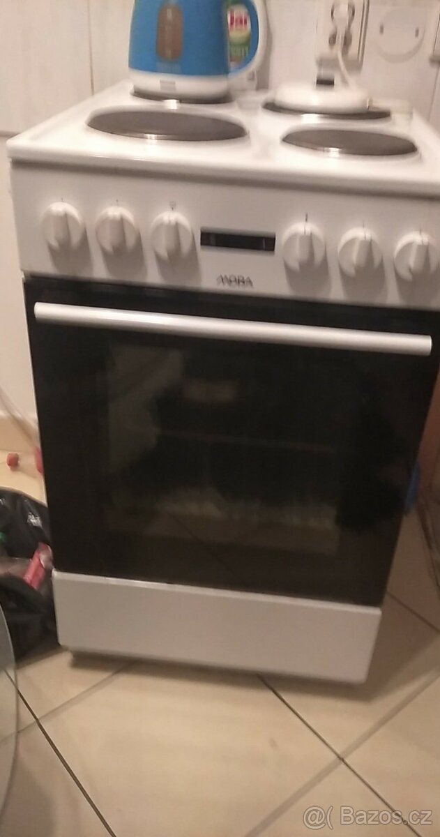 Prodám El. Sporák Zn. MORA