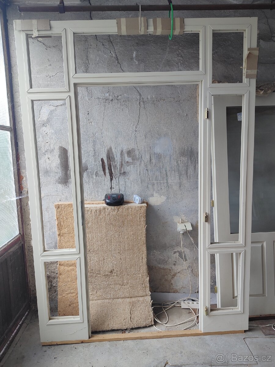 Vstupní dveře borovice masiv