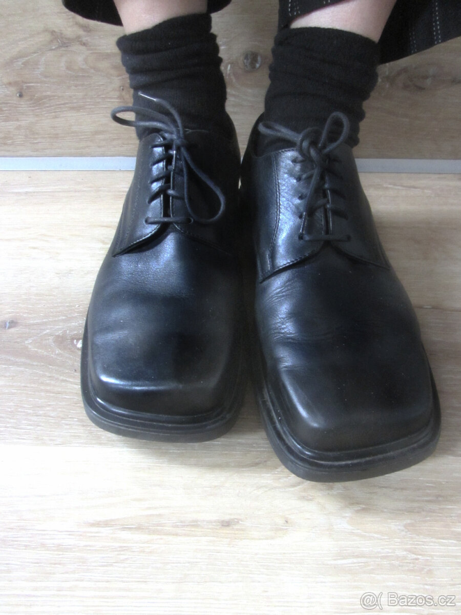 Vintage černé 90s boty kůže plochá špička