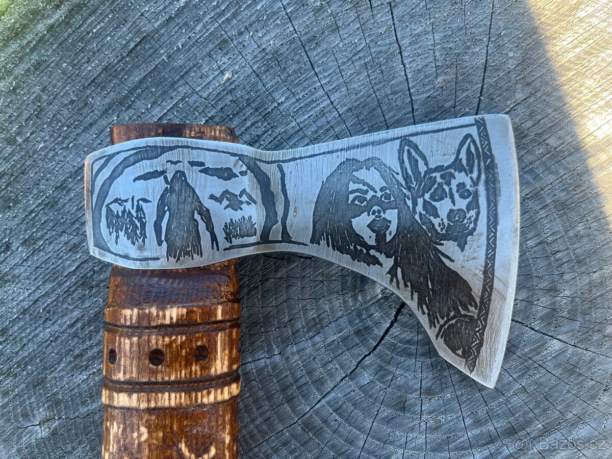 Sekera leptaná Kořist