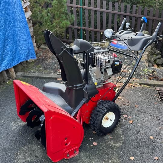Sněhová fréza toro power max 828 oxe – perfektní stav