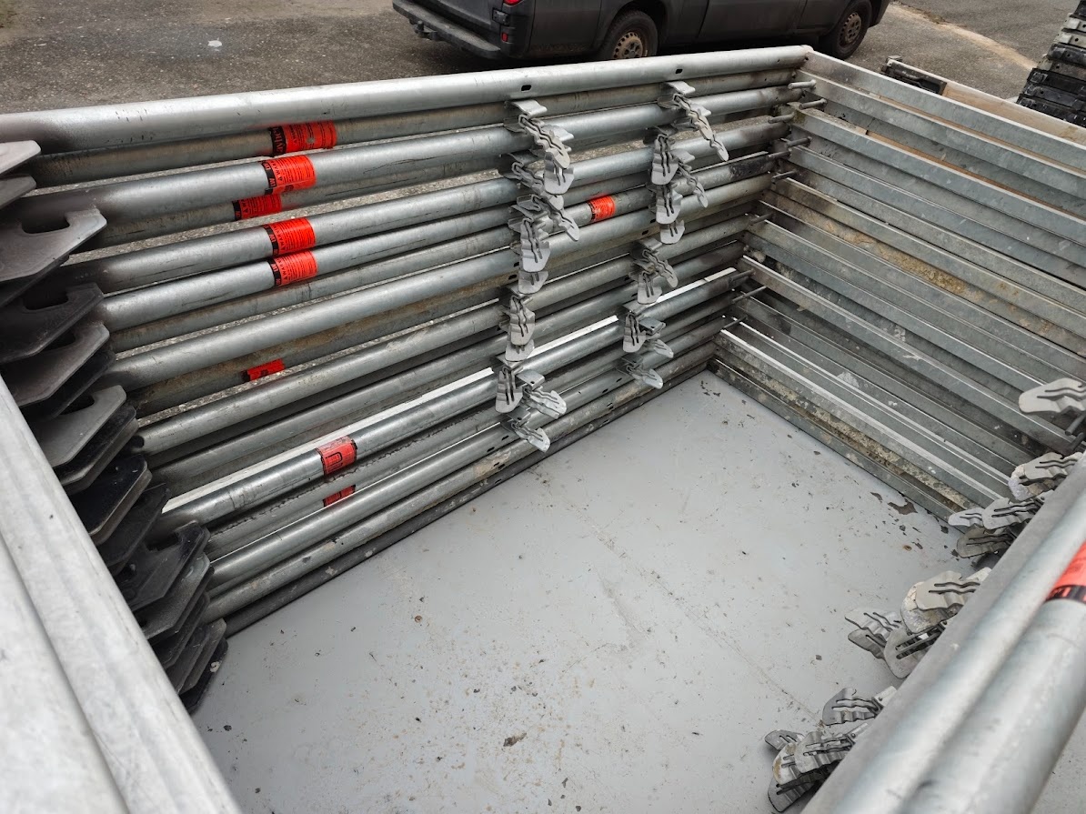 Prodám lešení Layher blitz 109, široké rámy na 3 podlahy