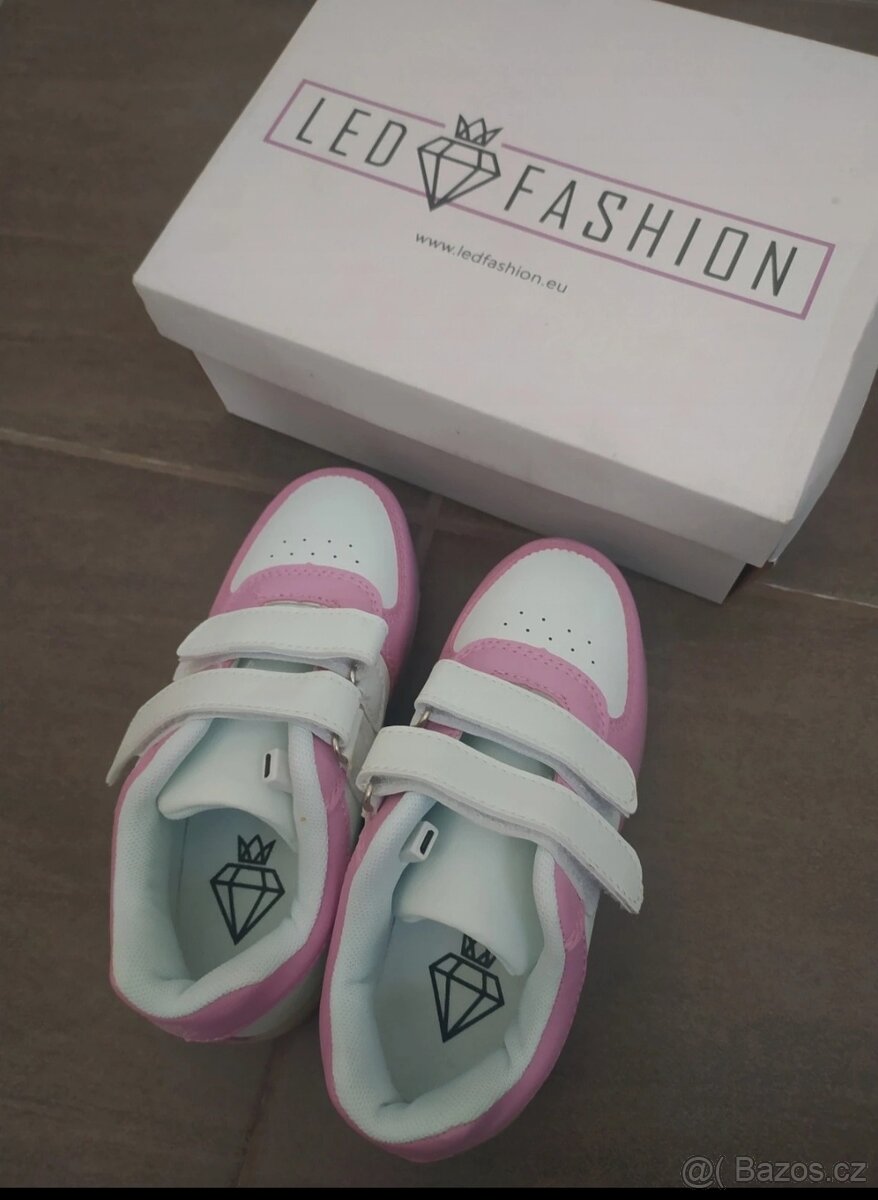 Dívčí svítící boty