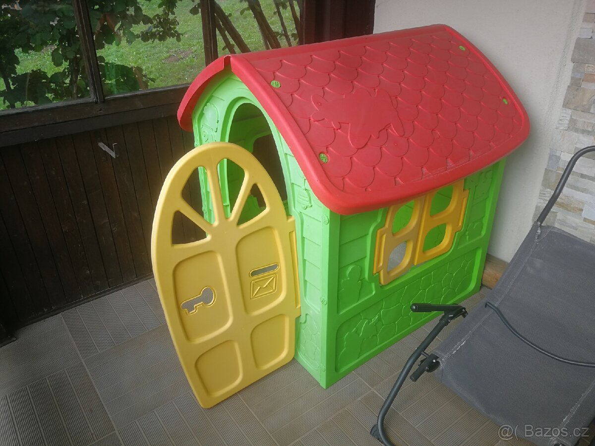 Dětsky zahradní domecek