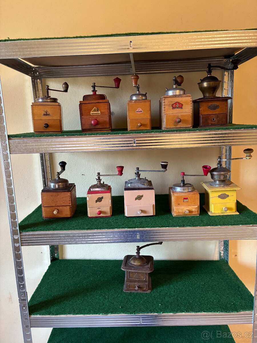 Starožitný mlynček na kávu