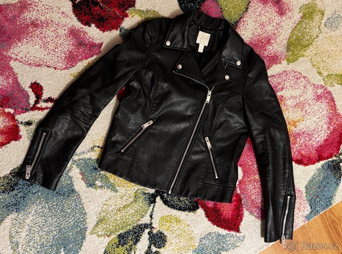 Balík dámského oblečení