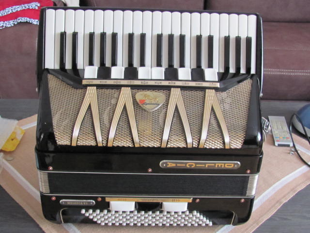 Delicia Melodia VI, 96 basů