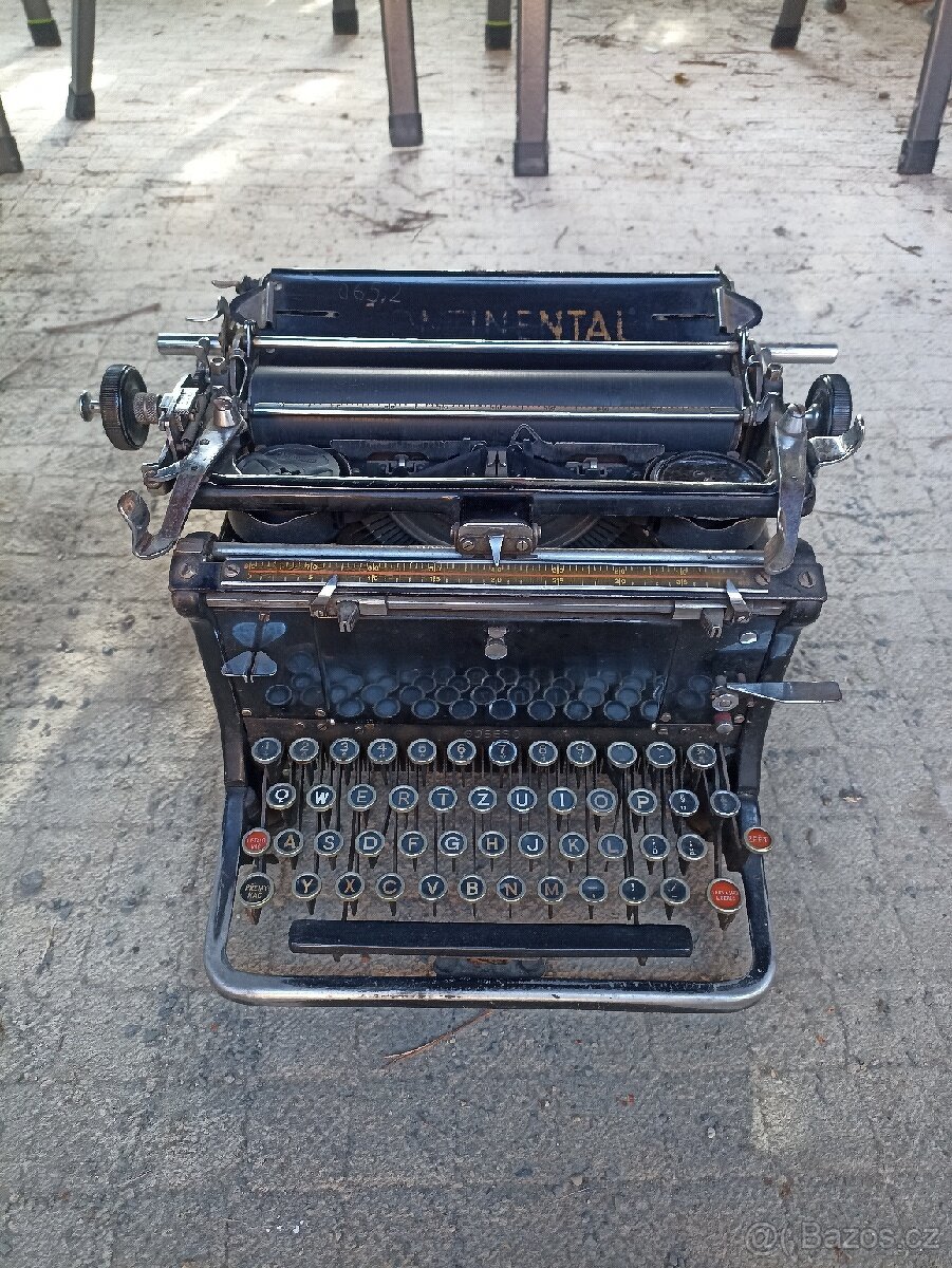 Starožitný psací stroj continental