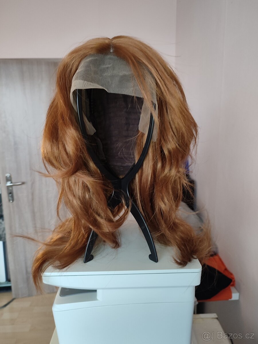Nová polodlouhá sestříhaná zrzavá Lacefront paruka