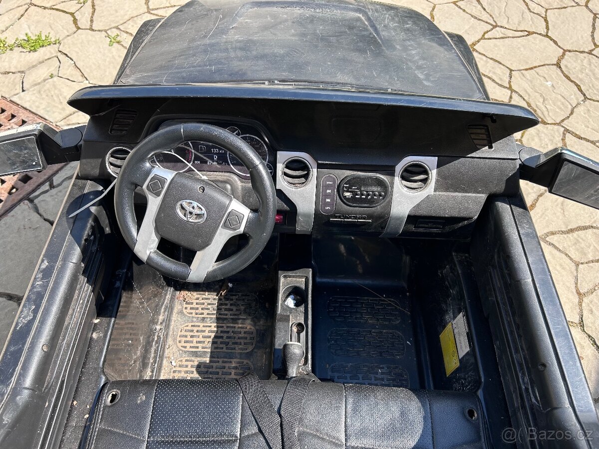 Dětské elektrické auto