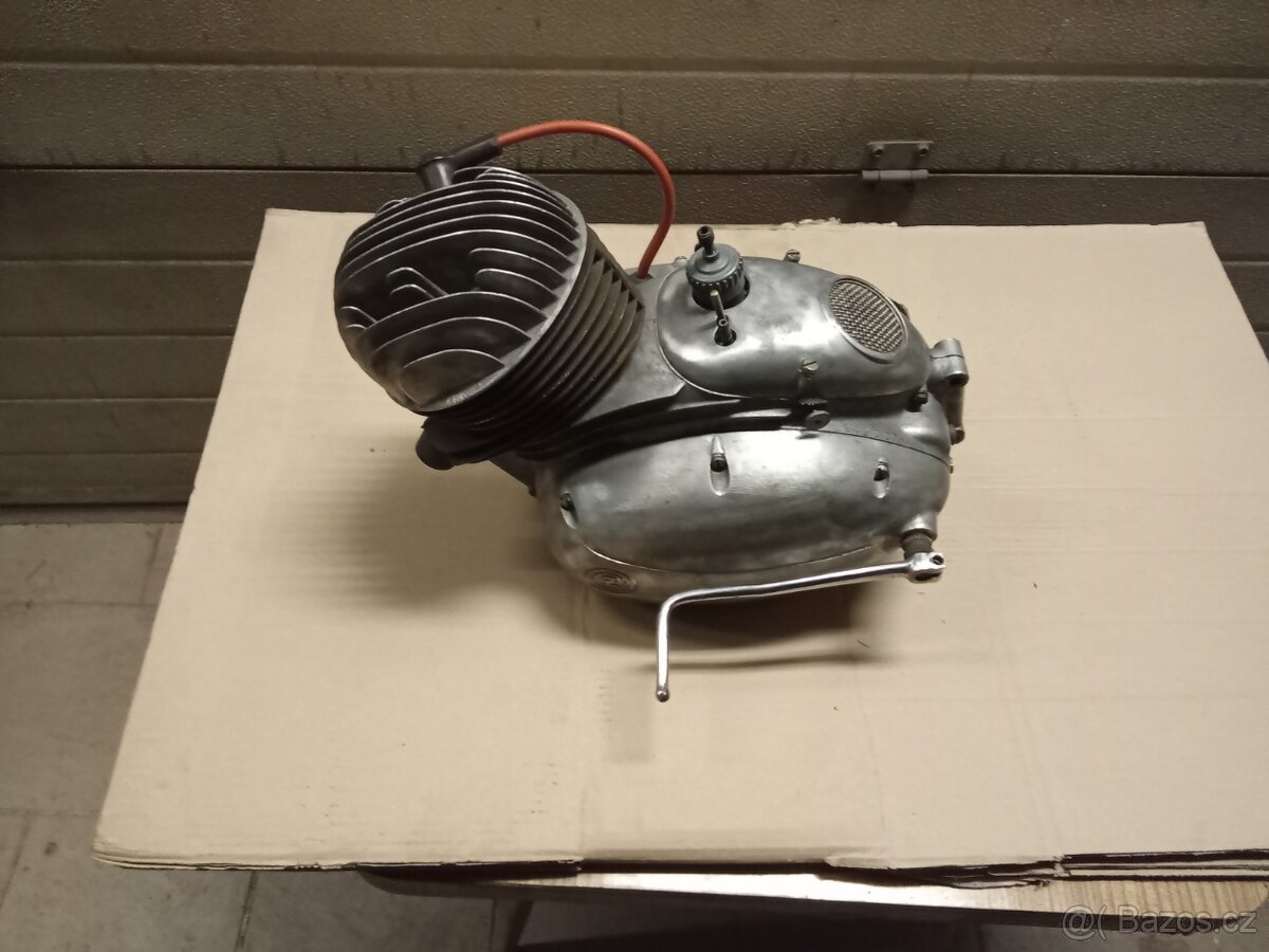 Motor na Čz 150 má výměněná ložiska a gufera prodám
