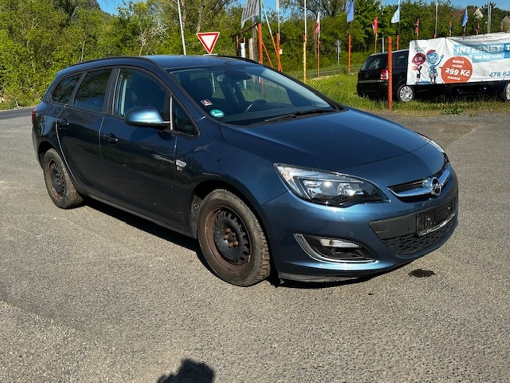 Opel Astra sports tourer 1.4i 103kw, r.2012, serviska, STK