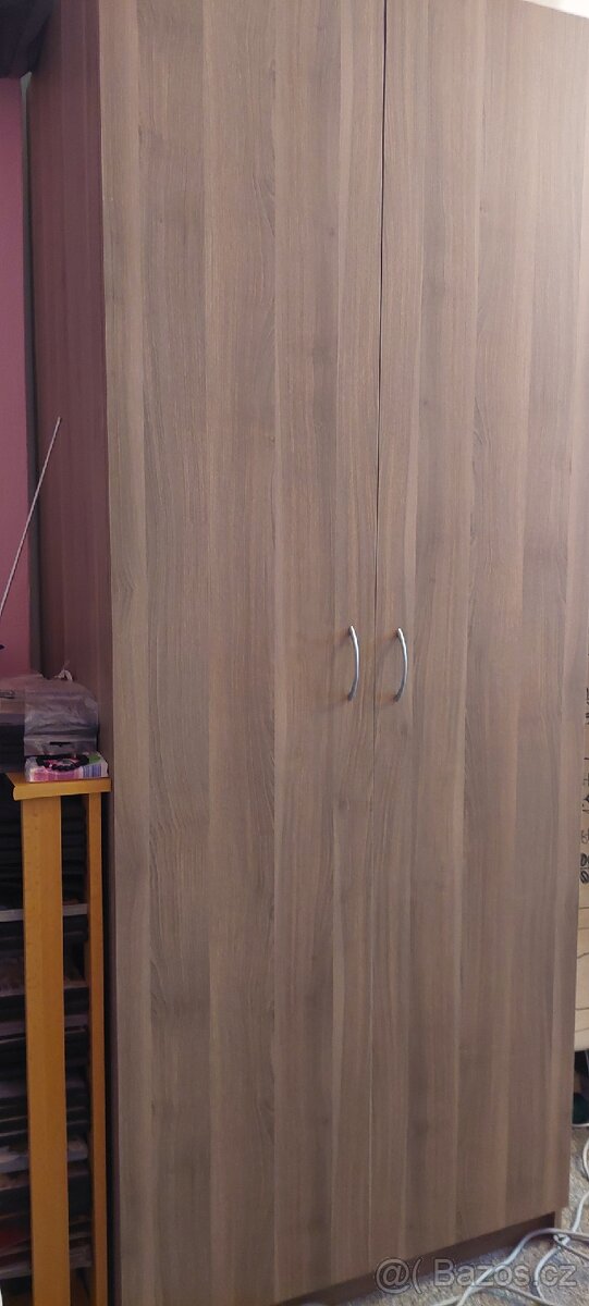 Šatní skříň 200x80x58, musí rychle pryč