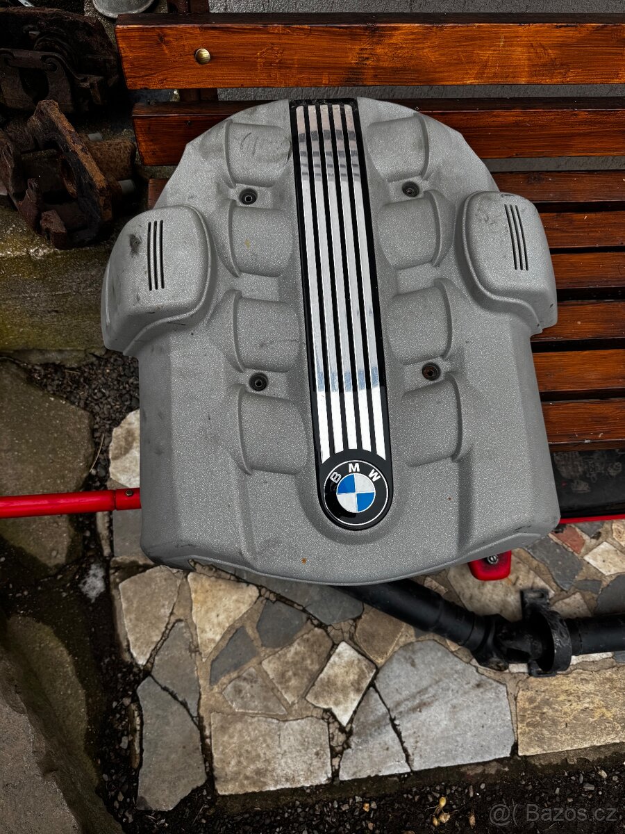 BMW kryt motoru 4.4i x5
