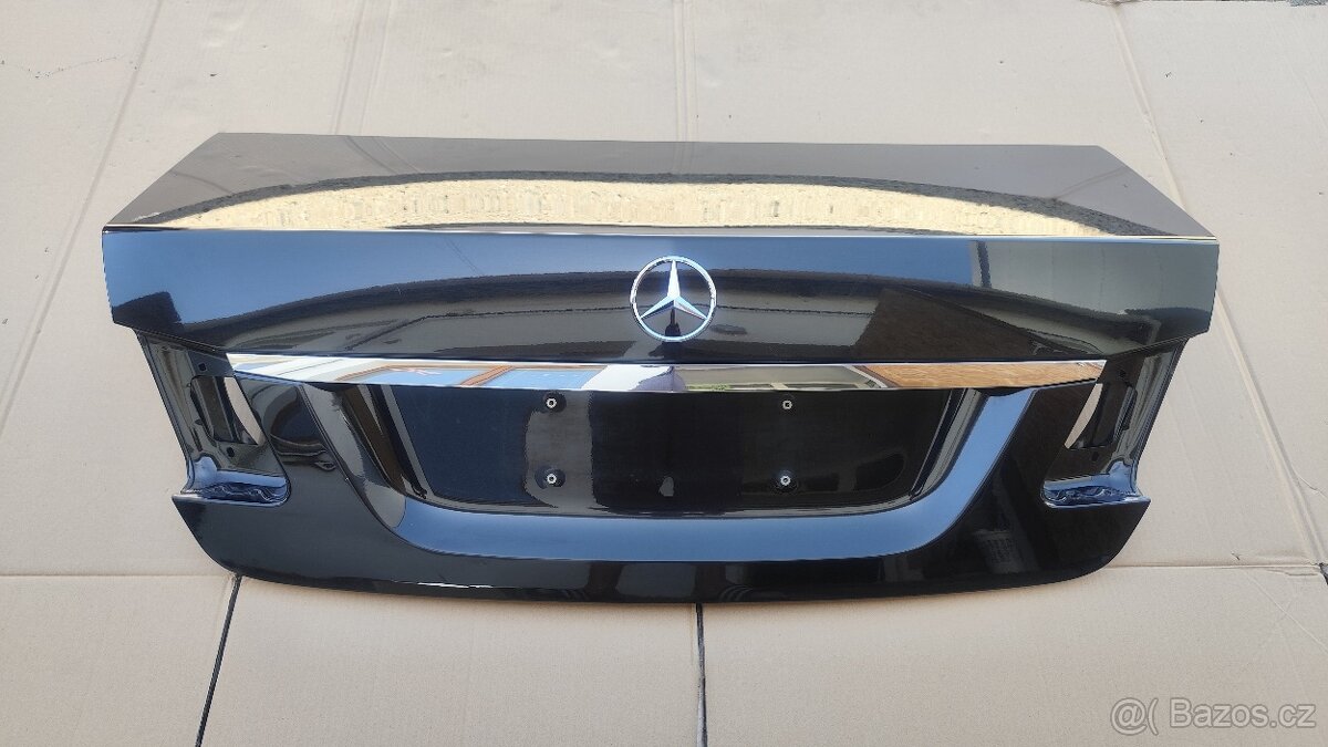 MERCEDES TŘÍDA E w212 sedan ZADNÍ KAPOTA VÍKO KUFRU