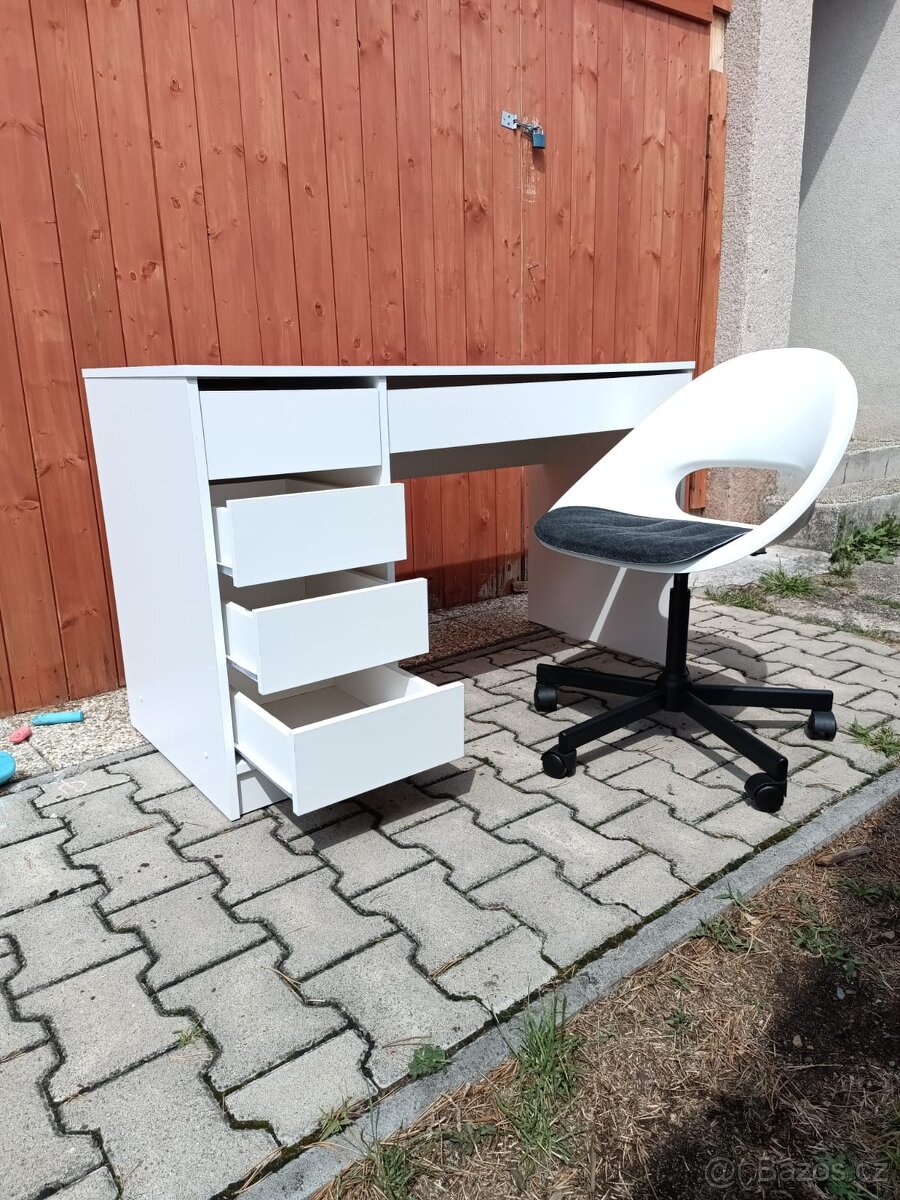 Psací stůl s židlí