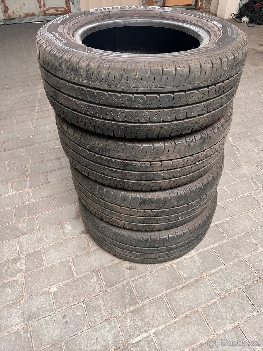 Goodyear efficientGrip 215/65 R15C