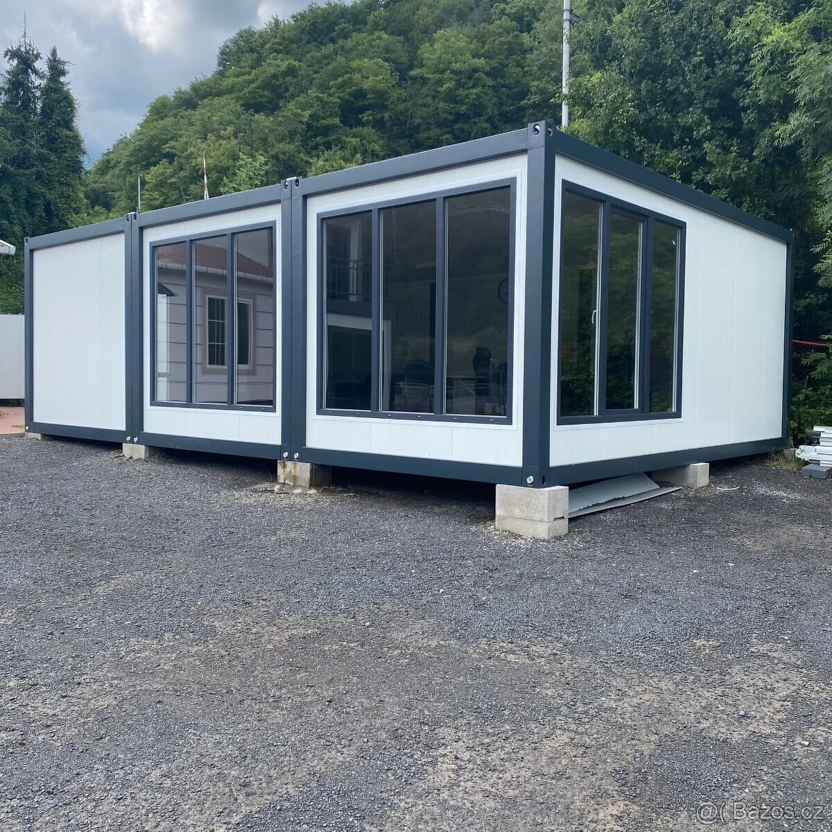 sestava kontejnerůPMP o rozměru 3 x 6 m