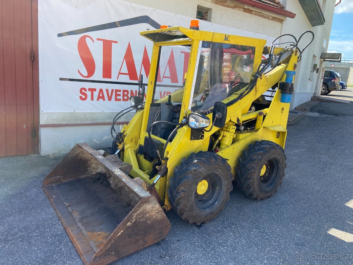 Smykový nakladač UNC 060