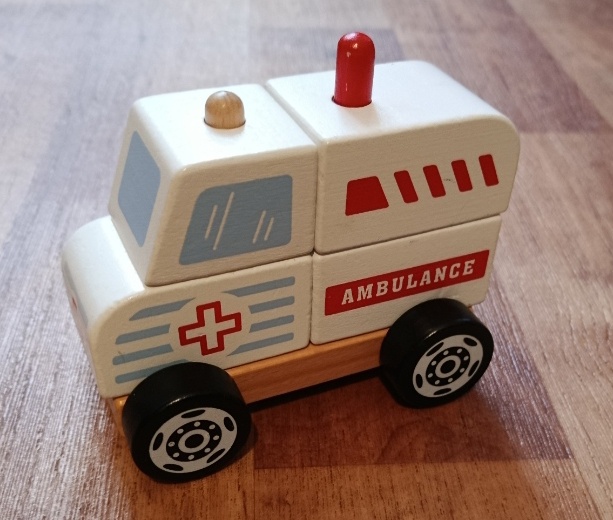 Dřevěná skládací hračka – sanitka značka Viga